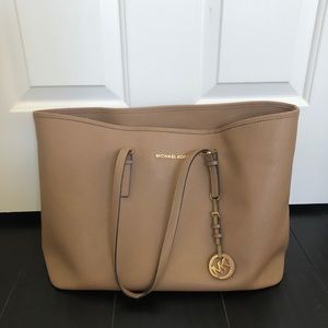 Michael Kors Jet Set Tote